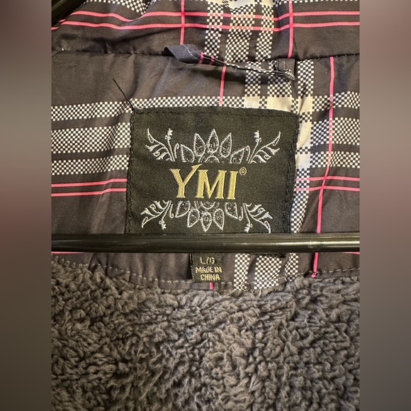 Snow Jacket - Picture 4 of 5